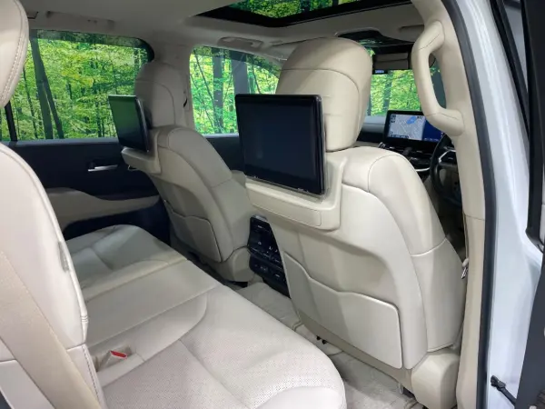2024 Toyota Landrcuiser 300 — photo 8 | Tuminion Kenya