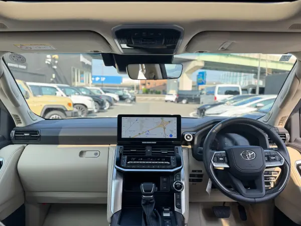2025 Toyota Landrcuiser 300 — photo 2 | Tuminion Kenya