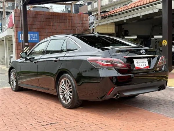 2021 Toyota Crown — photo 2 | Tuminion Kenya