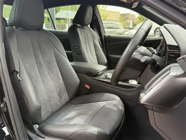 2021 Toyota Crown — photo 3 | Tuminion Kenya