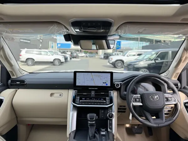 2025 Toyota Landrcuiser 300 — photo 8 | Tuminion Kenya