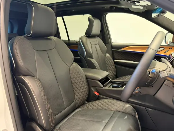 2023 Jeep Grand Cherokee — photo 7 | Tuminion Kenya