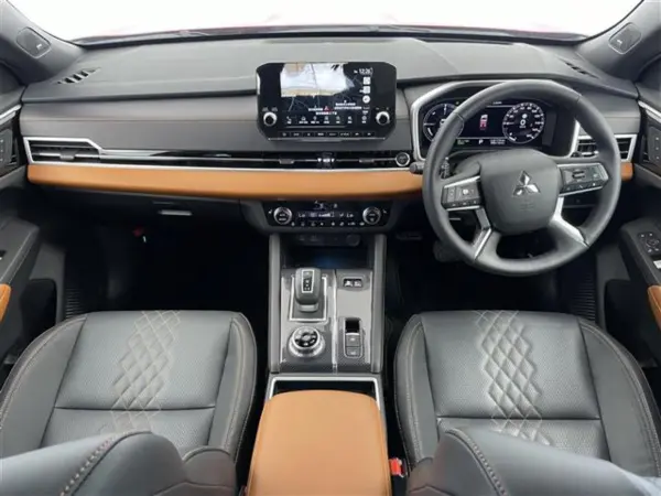 2022 Mitsubishi Outlander — photo 2 | Tuminion Kenya