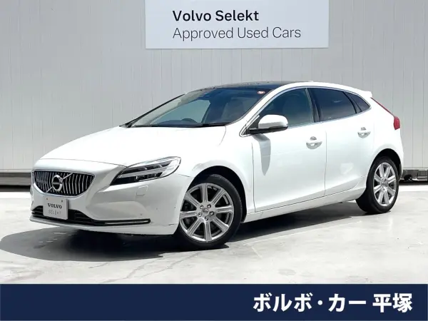 2020 Volvo V40 — photo 1