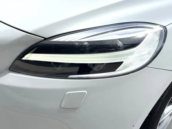 2020 Volvo V40 — photo 9 | Tuminion Kenya