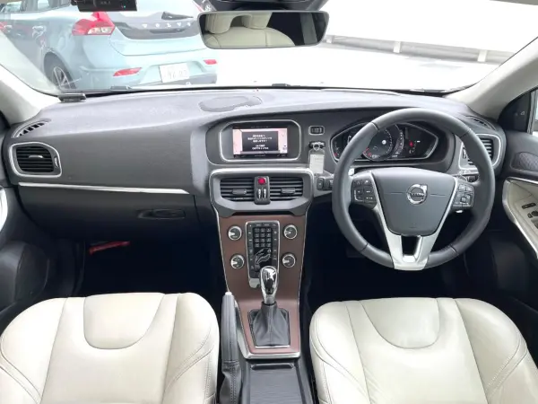2020 Volvo V40 — photo 2 | Tuminion Kenya