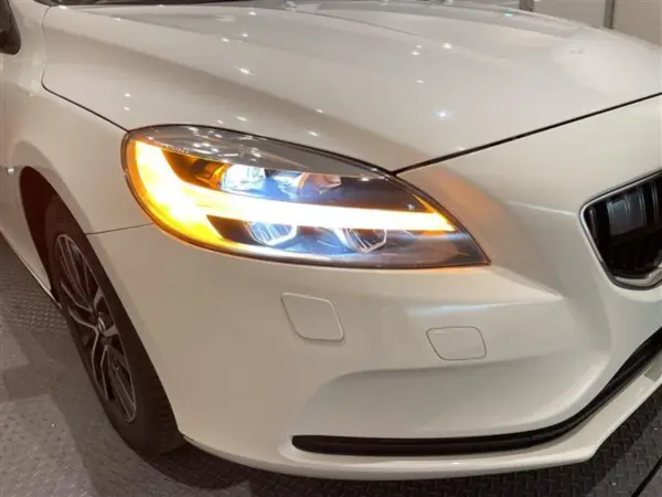 2019 Volvo V40 — photo 8 | Tuminion Kenya