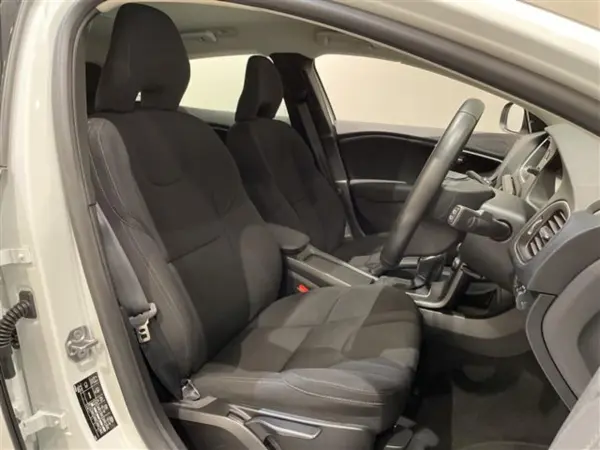 2019 Volvo V40 — photo 2 | Tuminion Kenya
