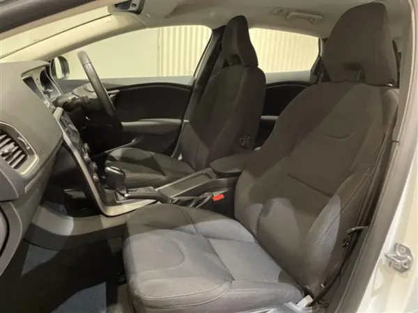 2019 Volvo V40 — photo 3 | Tuminion Kenya
