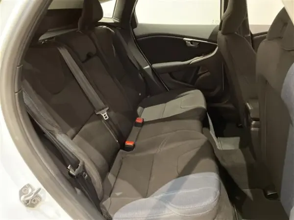 2019 Volvo V40 — photo 7 | Tuminion Kenya