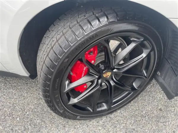 2024 Porsche Macan — photo 8 | Tuminion Kenya