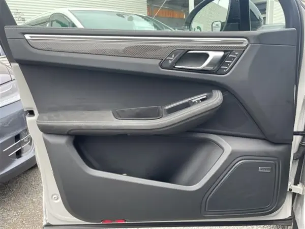 2024 Porsche Macan — photo 7 | Tuminion Kenya