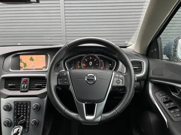 2018 Volvo V40 — photo 3 | Tuminion Kenya