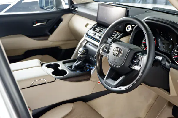 2024 Toyota Landrcuiser 300 — photo 2 | Tuminion Kenya