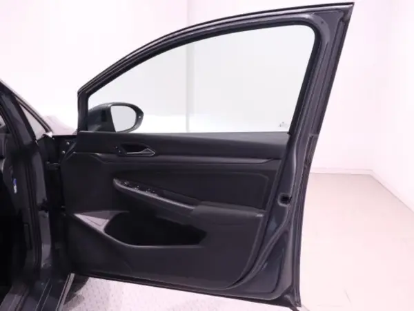 2021 Volkswagen Golf — photo 8 | Tuminion Kenya