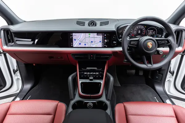 2024 Porsche Cayenne — photo 2 | Tuminion Kenya