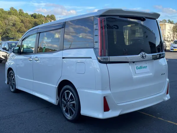 2021 Toyota Noah — photo 2 | Tuminion Kenya