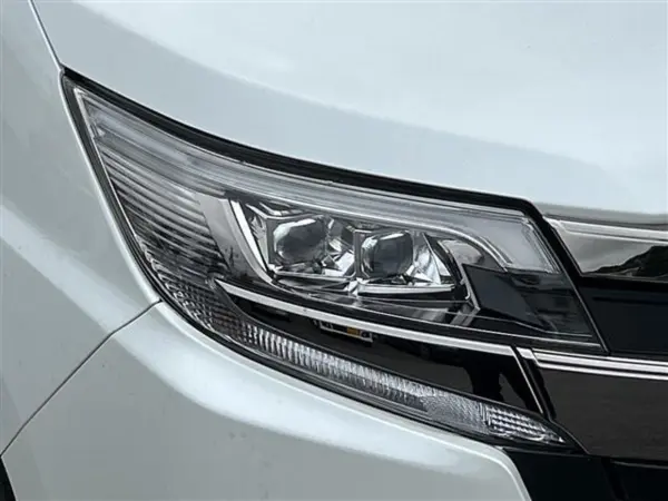 2021 Toyota Noah — photo 9 | Tuminion Kenya