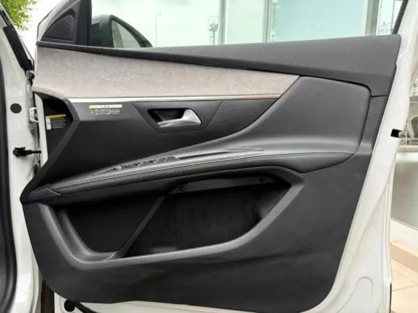 2021 Peugeot 5008 — photo 8 | Tuminion Kenya