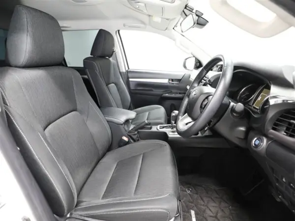2022 Toyota Hilux — photo 8 | Tuminion Kenya