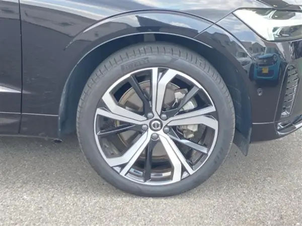 2021 Volvo Xc60 — photo 8 | Tuminion Kenya