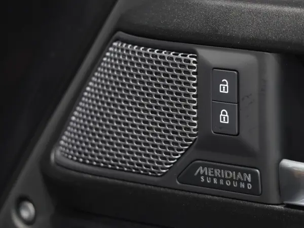 2024 Landrover Defender — photo 9 | Tuminion Kenya