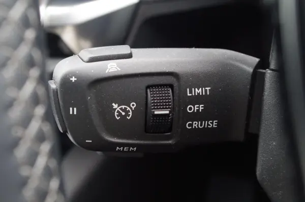 2021 Peugeot 3008 — photo 7 | Tuminion Kenya