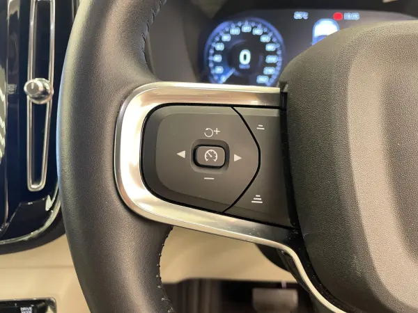 2020 Volvo Xc40 — photo 7 | Tuminion Kenya