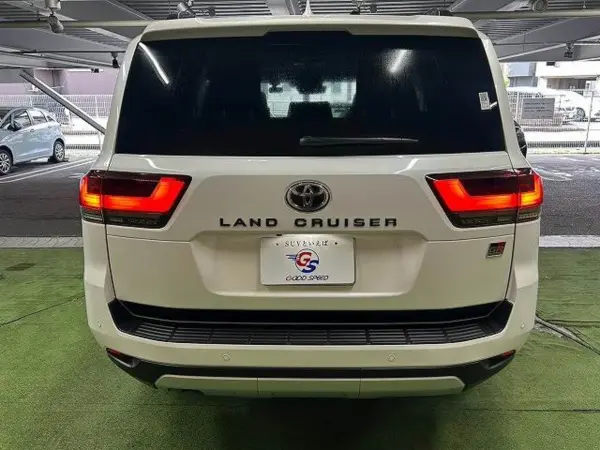 2024 Toyota Landrcuiser 300 — photo 9 | Tuminion Kenya