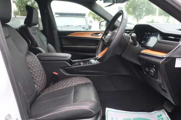 2023 Jeep Grand Cherokee — photo 8 | Tuminion Kenya