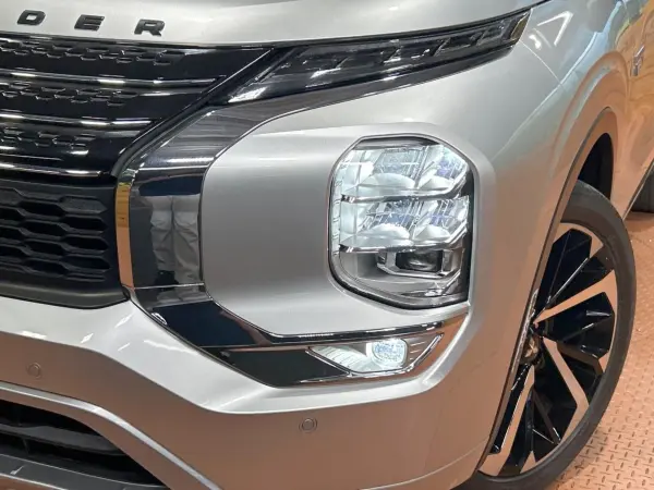 2022 Mitsubishi Outlander — photo 8 | Tuminion Kenya