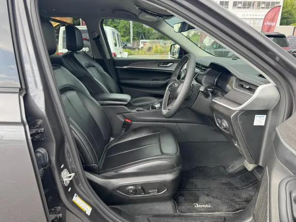 2025 Jeep Grand Cherokee — photo 9 | Tuminion Kenya
