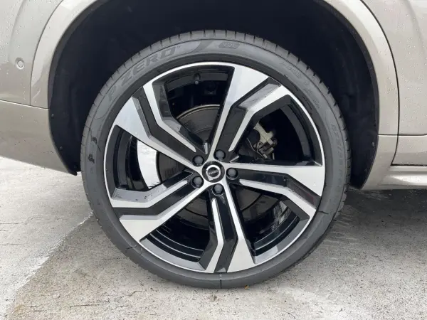 2021 Volvo Xc90 — photo 9 | Tuminion Kenya