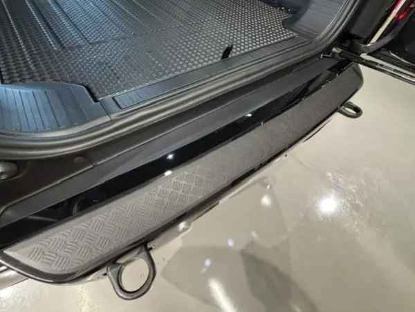 2023 Landrover Defender — photo 7 | Tuminion Kenya