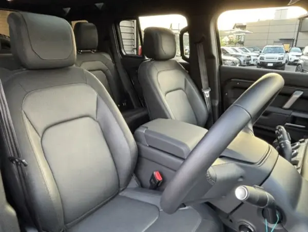 2023 Landrover Defender — photo 9 | Tuminion Kenya
