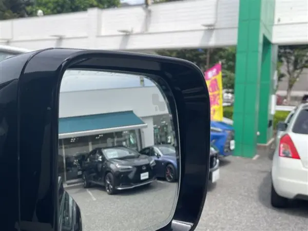 2024 Landrover Defender — photo 8 | Tuminion Kenya