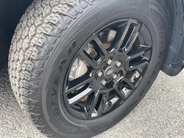 2024 Landrover Defender — photo 9 | Tuminion Kenya