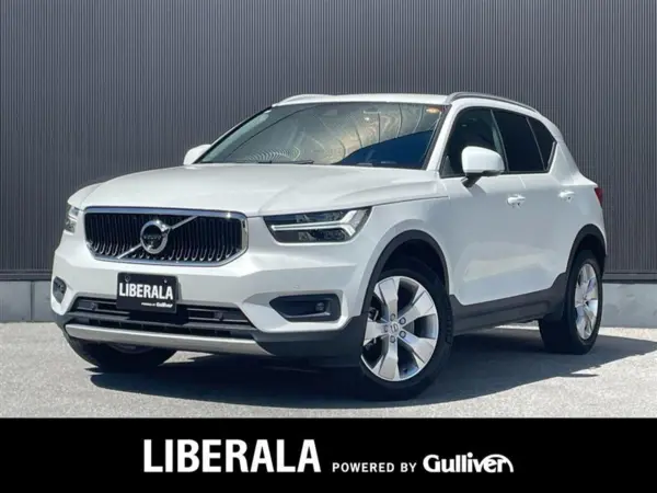 2021 Volvo XC40 B4 Momentum