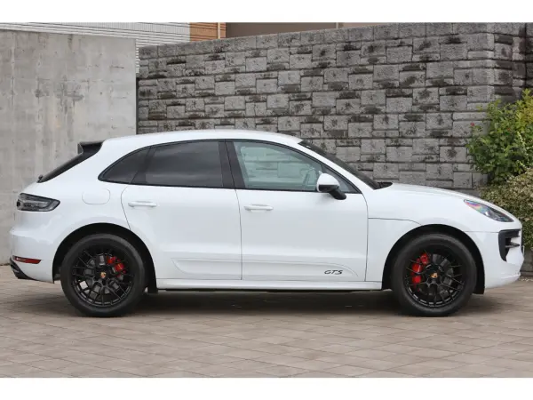 2021 Porsche Macan — photo 7 | Tuminion Kenya