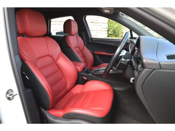 2021 Porsche Macan — photo 8 | Tuminion Kenya