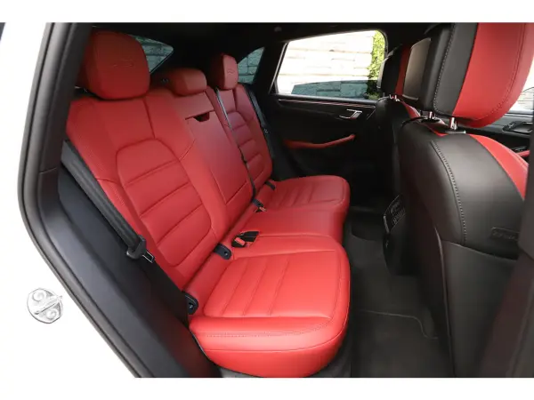 2021 Porsche Macan — photo 9 | Tuminion Kenya