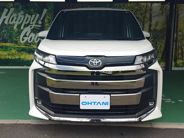 2022 Toyota Noah — photo 2 | Tuminion Kenya