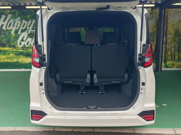 2022 Toyota Noah — photo 8 | Tuminion Kenya