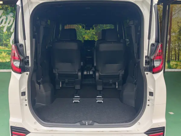 2022 Toyota Noah — photo 9 | Tuminion Kenya