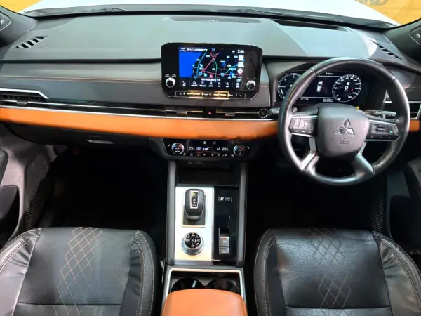 2022 Mitsubishi Outlander — photo 2 | Tuminion Kenya