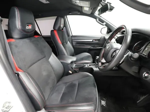 2023 Toyota Hilux — photo 8 | Tuminion Kenya