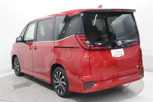 2022 Toyota Noah — photo 2 | Tuminion Kenya