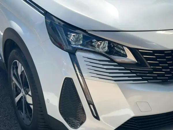 2022 Peugeot 5008 — photo 9 | Tuminion Kenya