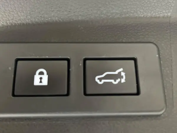 2022 Subaru Legacy Outback — photo 8 | Tuminion Kenya