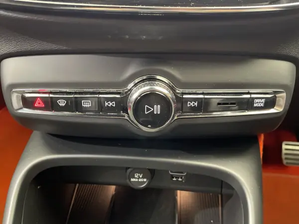 2020 Volvo Xc40 — photo 9 | Tuminion Kenya